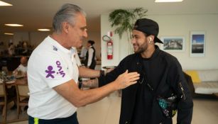 Tite recibe a Neymar en la concentración de Brasil