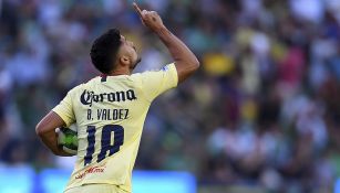 Bruno Valdez celebra gol contra Pumas