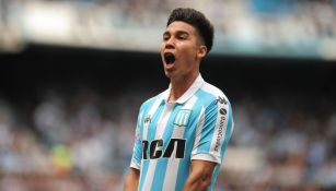 Pol Fernádez festeja un gol con Racing