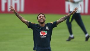 Neymar celebra en los entrenamientos de Brasil