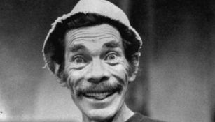 Ramón Valdés sonríe durante una grabación del Chavo del Ocho