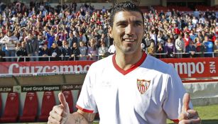 José Antonio Reyes, posa con la camiseta del Sevilla 