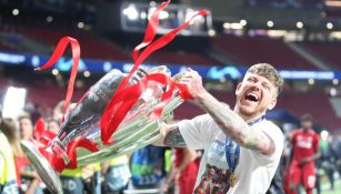 Alberto Moreno festeja el título de la Champions League