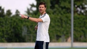 Xabi Alonso dirige un entrenamiento