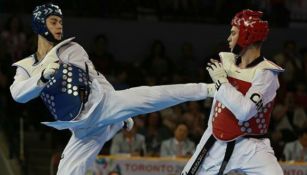 René Lizárraga durante un combate de taekwondo