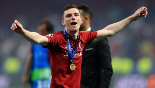 Robertson, con su medalla que lo consagra como Campeón de Europa