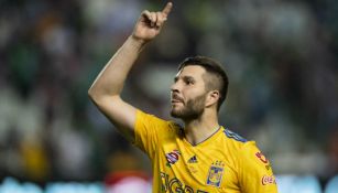 Gignac festeja un gol con Tigres