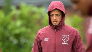 Chicharito en un entrenamiento del West Ham