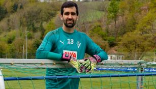 Asier Riesgo durante un entrenamiento con el Eibar 