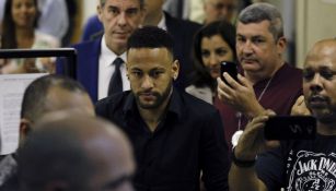 Neymar tras dar declaraciones a la policía en Brasil 