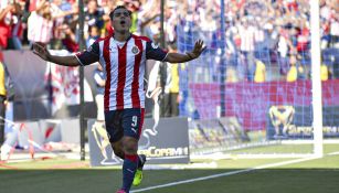 Bravo celebra anotación con Chivas 