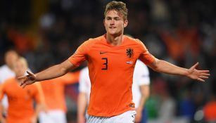 De Ligt celebra una anotación con Holanda 