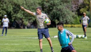 Miguel González dirige su primer entrenamiento con Pumas 