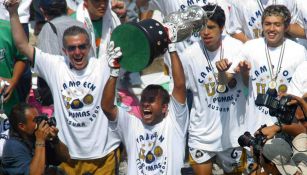 Sergio Bernal levanta el título del Clausura 2004 con Pumas