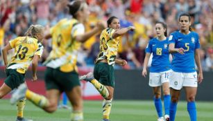 Jugadoras de Australia festejan gol contra Brasil