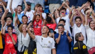 Eden Hazard se toma una selfie con su afición