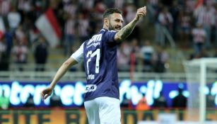 Layún celebra en un partido de Rayados