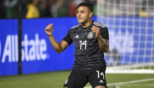 Alexis Vega en festejo de gol con la Selección 