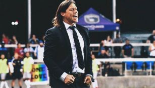 Matías Almeyda lanza un grito en un juego del San José Earthquakes