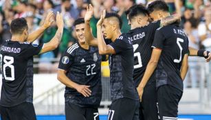 Jugadores de México festejan un gol vs Cuba en Copa Oro 2019