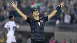 Jiménez celebra anotación con la Selección Mexicana