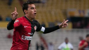 Bravo festeja un gol en su etapa con los Rojinegros