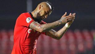 Arturo Vidal se lamenta en juego contra Japón