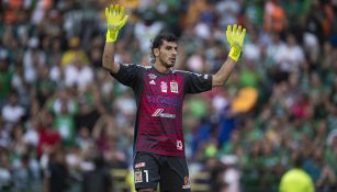 Nahuel, durante partido de Tigres