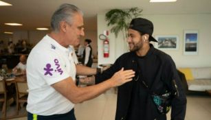 Tite y Neymar se saludan 