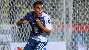 Carlos Rodríguez celebra un gol con Rayados