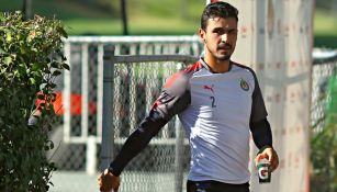 Alanís, en un entrenamiento con Chivas