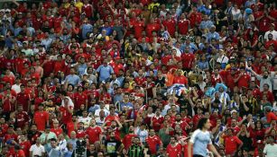 Aficionados viendo un partido de la Copa América 