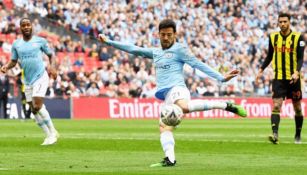 David Silva, durante un duelo con el Manchester City 