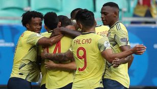 Jugadores de Colombia en pleno festejo de gol