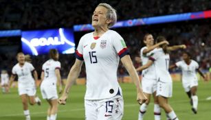 Megan Rapinoe festeja uno de sus goles frente a Francia