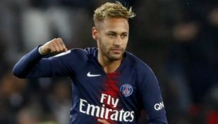 Neymar celebra anotación con el PSG 