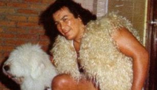 Perro Aguayo posa antes de una lucha