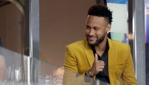 Neymar asiste al juego entre Brasil y Argentina