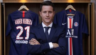 Ander Herrera posa en el vestidor del PSG 