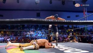 Momento en que Blue Demon Jr. atacó a Dr. Wagner Jr.