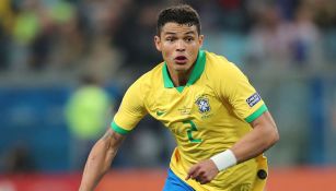 Thiago Silva en un partido con Brasil