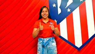 Charlyn posa en las instalaciones del Atlético de Madrid 