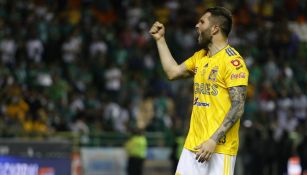 André-Pierre Gignac festeja en partido