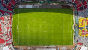 Vista del Estadio Azteca que ya luce un impecable pasto