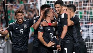 Jugadores del Tricolor celebran una anotación en Copa Oro