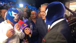 Manny Pacquiao (izquierda) con la mascara de Blue Demon 