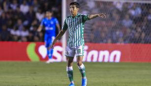 Diego Lainez durante el partido amistoso entre Betis y Querétaro