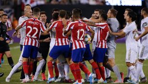 Jugadores del Real Madrid y del Atlético, en conato de bronca