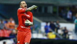 Alfredo Saldívar durante un partido contra Cruz Azul 