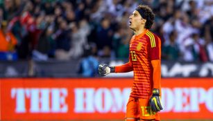 Memo Ochoa en un partido con Selección Mexicana 